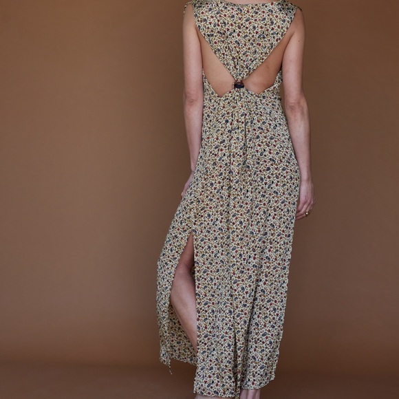 The Cleopatra dress is a stunning and unique piece Handmade with elegance ♻️ - Picture 3 of 6